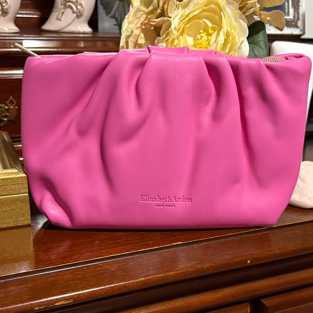 CLEARANCE 
Elizabeth Arden Vibrant Pink Cosmetic Bag